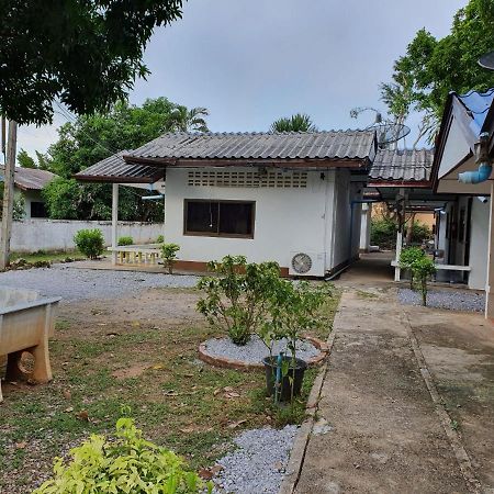 Pineapple Resort Ban Huai Thalaeng Phan エクステリア 写真